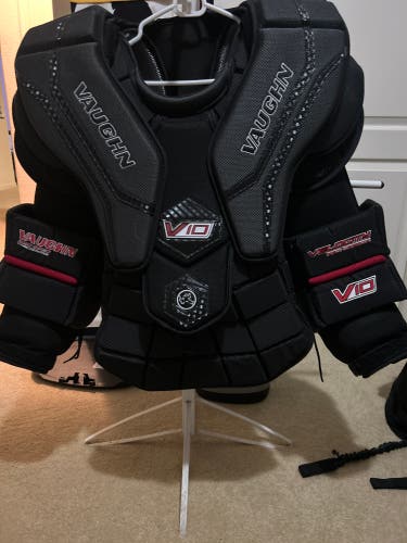 Medium 2024 Vaughn V10 Pro Carbon Goalie Chest Protector (New)