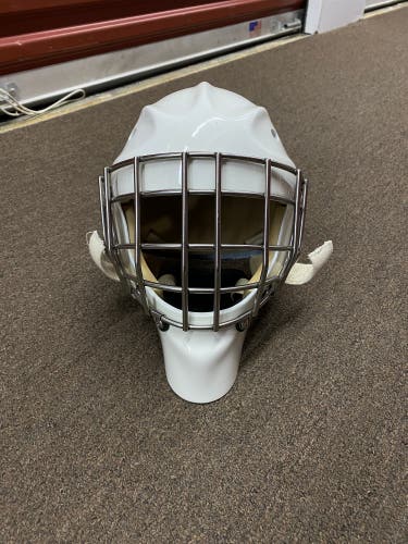 USED ONCE SPORT MASK X8 GOALIE MASK SENIOR EXTRA SMALL