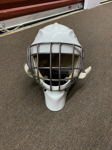 USED ONCE SPORT MASK X8 GOALIE MASK SENIOR EXTRA SMALL
