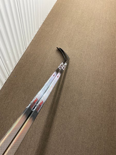 TWO PACK Senior CCM JetSpeed FT8 Pro Right Handed Hockey Stick P28 75 Flex (New)