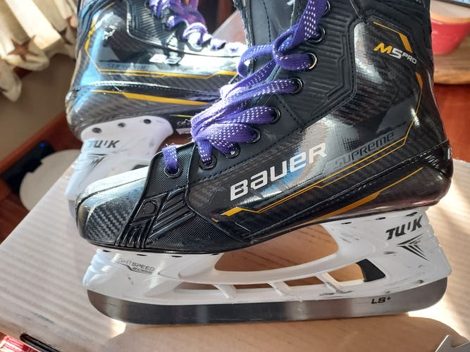 2023 Bauer Supreme M5 Pro Hockey Skates 7 (Used)