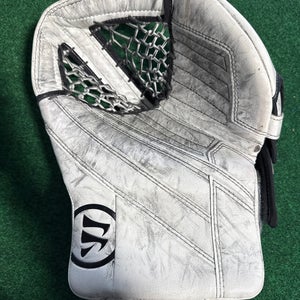 White Intermediate Warrior Ritual G4 Goalie Glove Regular (Used)