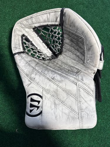 White Intermediate Warrior Ritual G4 Goalie Glove Regular (Used)