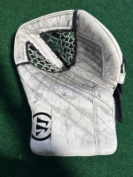 White Intermediate Warrior Ritual G4 Goalie Glove Regular (Used)
