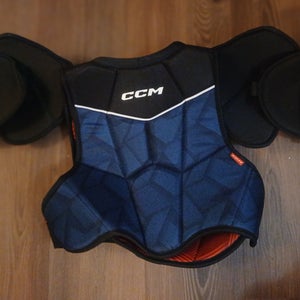 Men's Medium Senior CCM Next Shoulder Pads (Used)