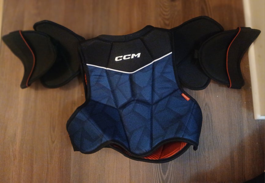 Men's Medium Senior CCM Next Shoulder Pads (Used)