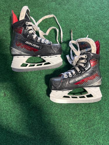 Youth Bauer Vapor XLTX Pro+ Hockey Skates (Regular) Size 10 (Used)