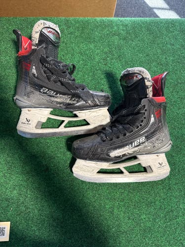 Junior Bauer Vapor X5 Pro Hockey Skates (Regular) Size 3.5 (Used)