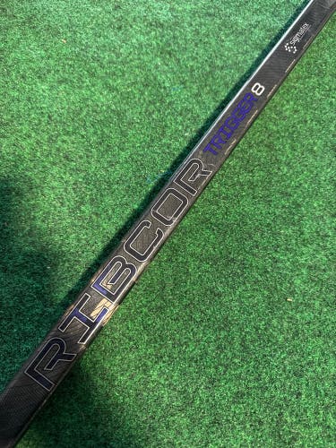 Junior CCM Ribcor Trigger 8 Hockey Stick Right Handed P29 40 Flex (Used)