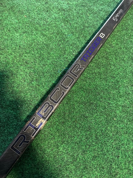 Junior CCM Ribcor Trigger 8 Hockey Stick Right Handed P29 40 Flex (Used)