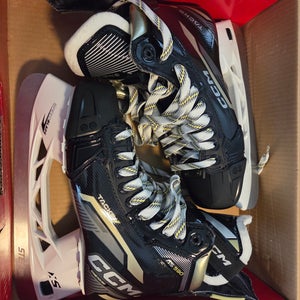 CCM AS-590 Hockey Skates Regular Width 7 (New)