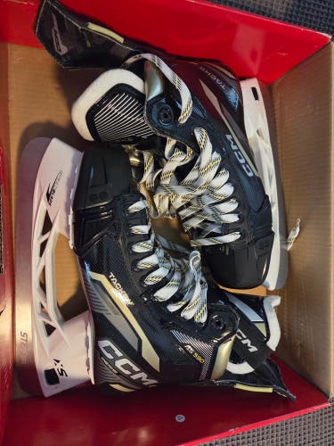 CCM AS-590 Hockey Skates Regular Width 7 (New)