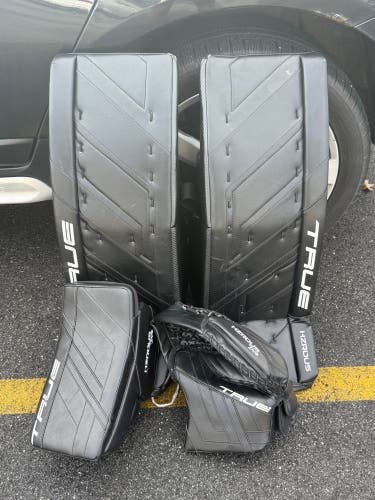 33" 2024 True HZRDUS 7X4 Goalie Leg Pads (Used)