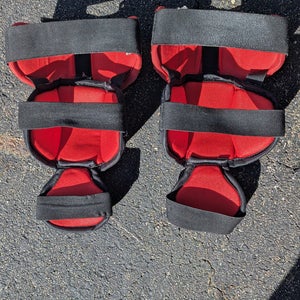 CCM KP 1.5 Goalie Knee Pads (Used)