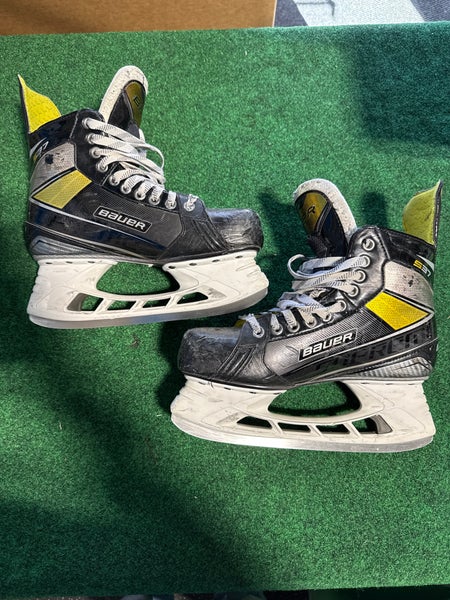 Senior Bauer Supreme S37 Hockey Skates (Regular) Size 8.5 (Used)