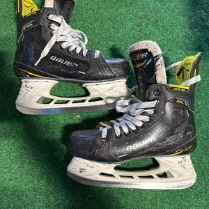 Intermediate Bauer Supreme M4 Hockey Skates (Fit 1) Size 5 (Used)