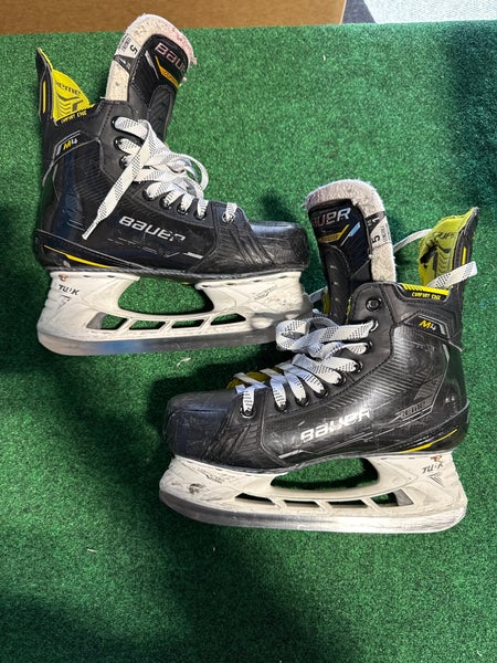 Intermediate Bauer Supreme M4 Hockey Skates (Fit 1) Size 5 (Used)