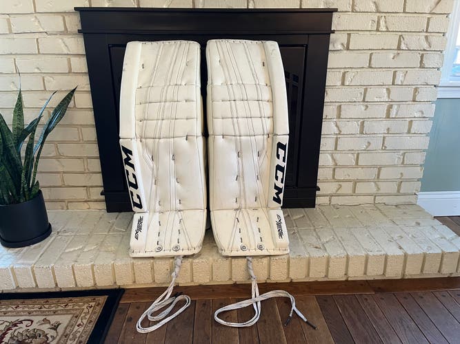 33" 2015 CCM Extreme Flex II 860 Goalie Leg Pads (Used)