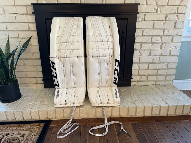 33" 2015 CCM Extreme Flex II 860 Goalie Leg Pads (Used)