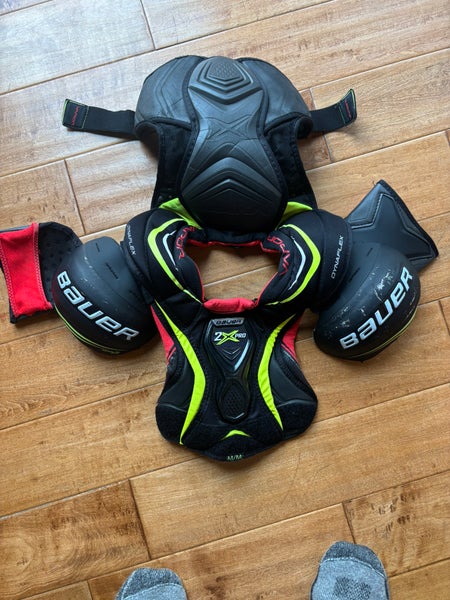 Medium Junior Bauer Vapor 2x pro Shoulder Pads (Used)