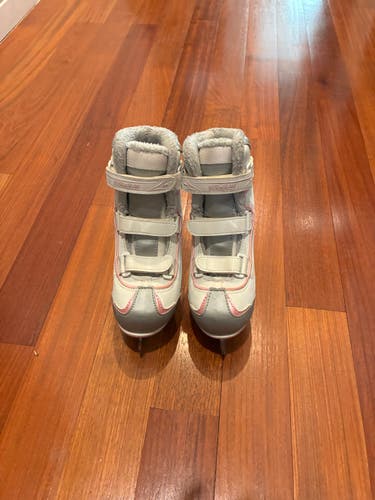 Riedell Figure Skates Junior 12 (Used)