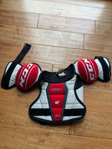Small Junior CCM U+ 04 Shoulder Pads (Used)