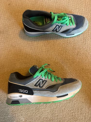Men's Size M 9.0 (W 10.0) Adult New Balance 1500 Shoes (Used)