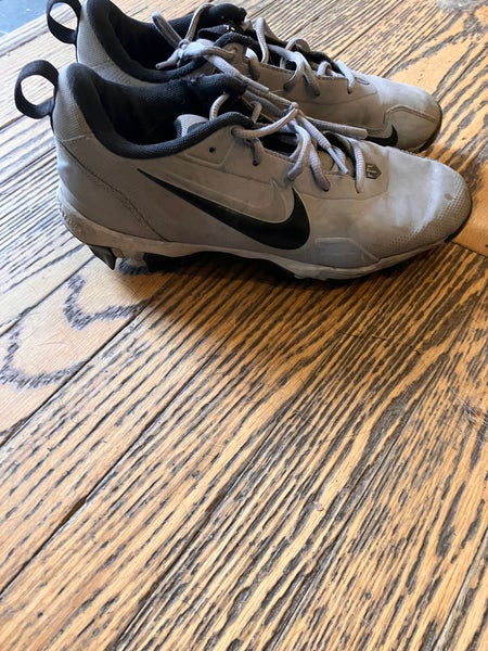 Gray Kid's 6Y (Big Kids / Youth) Youth Nike Low Top Molded Cleats (Used)
