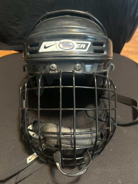 Small Bauer FM2100 Helmet (Used)