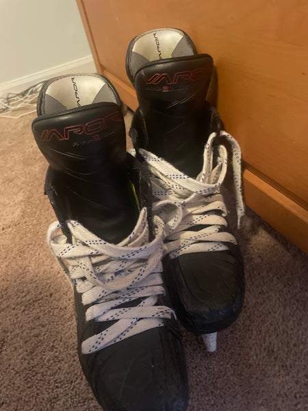 2023 Bauer Vapor Hyperlite 2 Hockey Skates 7.5 (Used)