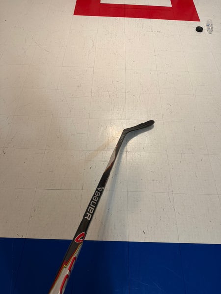 Senior Bauer Vapor Flylite League Right Handed Hockey Stick P28 70 Flex (Used)