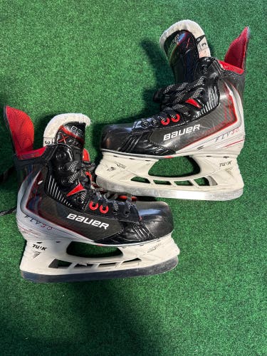 Junior Bauer Vapor FLY30 Hockey Skates (Regular) Size 3 (Used)