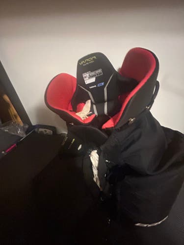 Intermediate Medium Bauer Vapor X-LTX pro + Hockey Pants (Used)