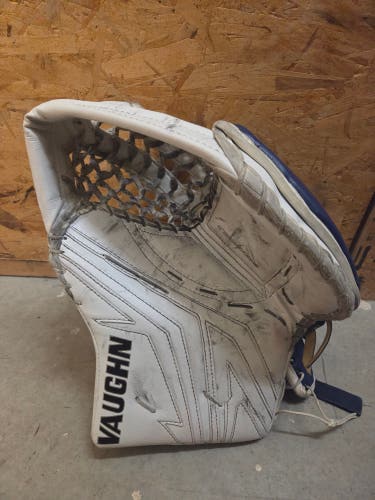 Vaughn SLR4 Pro Carbon Regular Goalie Glove. 70-degree.