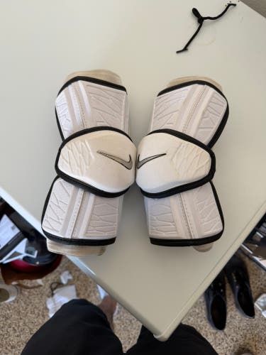 Medium Adult Nike Vapor Elite Arm Pads (Used)