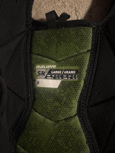 Men's Large Senior Bauer Shoulder Pads (Used)
