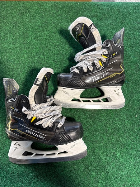 Junior Bauer Supreme M40 Hockey Skates (Regular) Size 2 (Used)