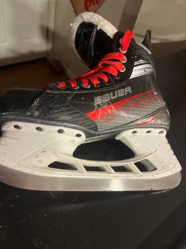 2021 Bauer Vapor 3X Pro Hockey Skates Regular Width 6.5 (Used)