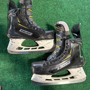 Senior Bauer Supreme 2S Pro Hockey Skates (Regular) Size 6.5 (Used)