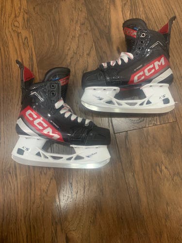 LIKE NEW CCM JetSpeed Control Hockey Skates Regular Width Size 4.5 (Used)