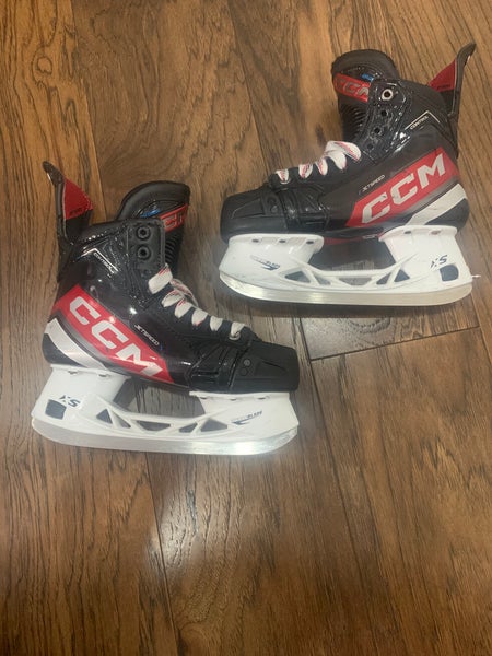 LIKE NEW CCM JetSpeed Control Hockey Skates Regular Width Size 4.5 (Used)