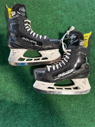 Intermediate Bauer Supreme Ignite Pro+ Hockey Skates (Fit 3) Size 6 (Used)