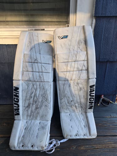 34" Vaughn Pro V Elite Goalie Leg Pads (Used)