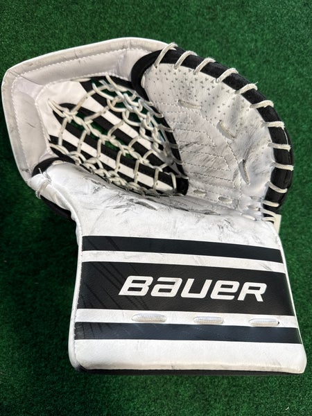 White Youth Bauer Prodigy Goalie Glove Regular (Used)