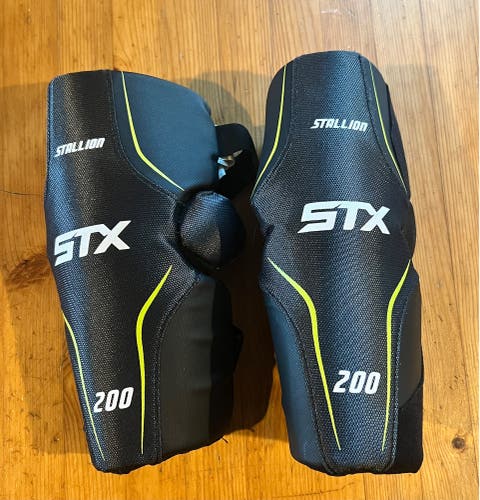 Medium Youth STX Stallion 200 Arm Pads (Used)