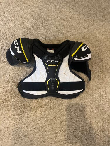 Men's Small Junior CCM Tacks 5092 Shoulder Pads (Used)