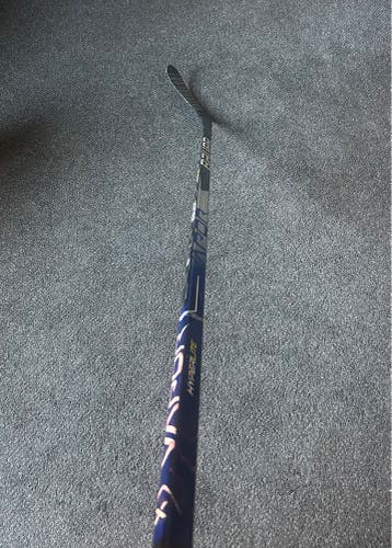 Senior Bauer Vapor Hyperlite Left Hand Hockey Stick 77 Flex (Used)