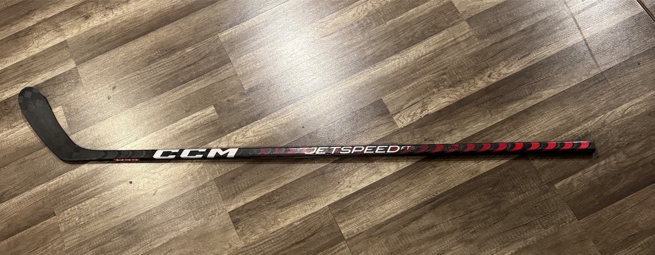 Junior CCM JetSpeed FT5 Pro Right Handed Hockey Stick P28 50 Flex Pro Stock (Used)