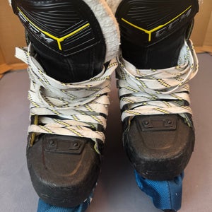 CCM Super Tacks 9370 Hockey Skates Regular Width Size 2.5 (Used)