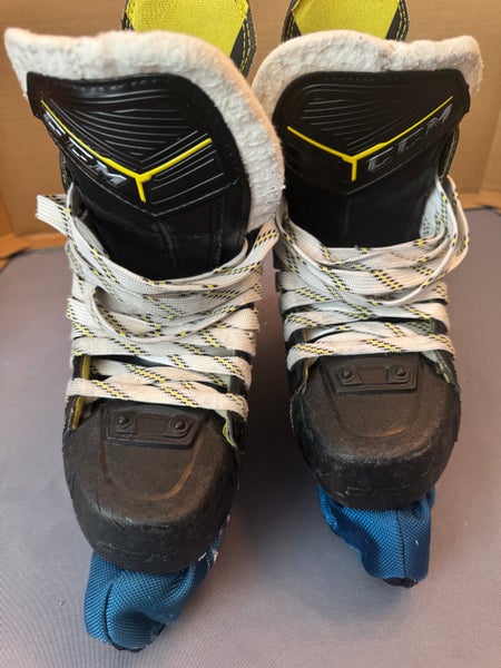 CCM Super Tacks 9370 Hockey Skates Regular Width Size 2.5 (Used)